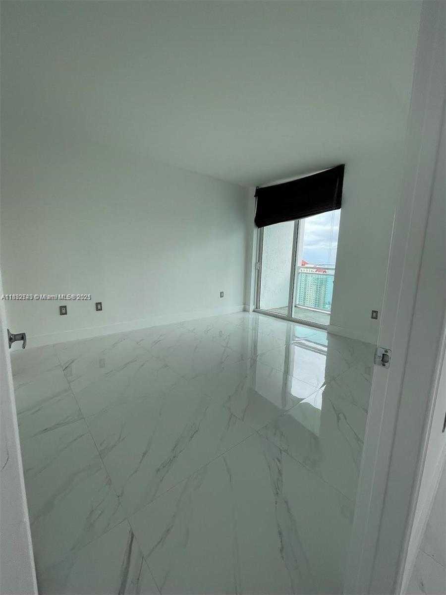 Small Image of 950 BRICKELL BAY DR #3905, Miami Number 7