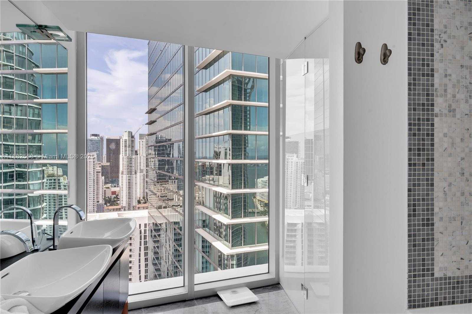 Small Image of 200 BISCAYNE BOULEVARD WAY #4201, Miami Number 14