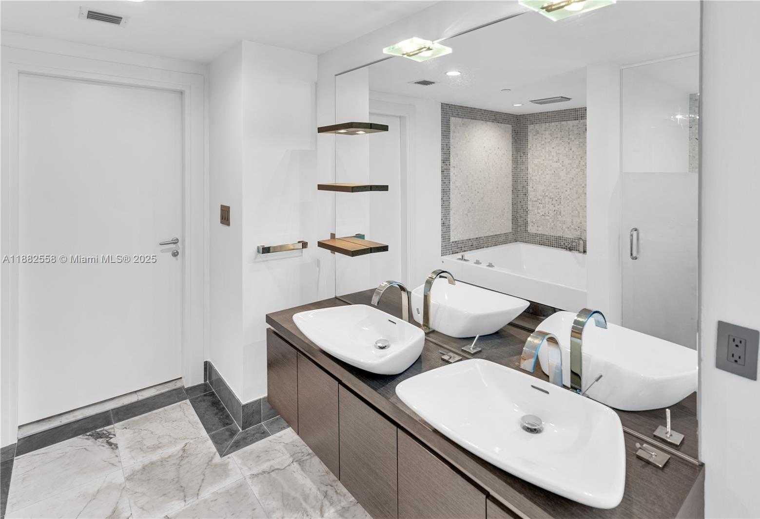 Small Image of 200 BISCAYNE BOULEVARD WAY #4201, Miami Number 15