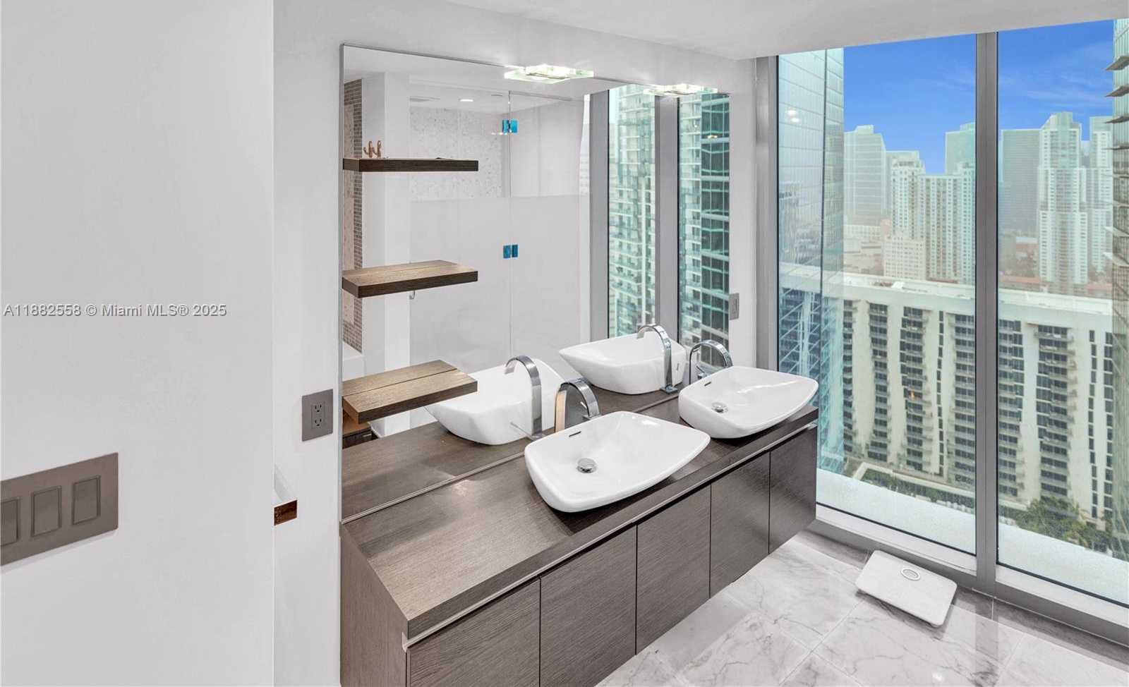 Small Image of 200 BISCAYNE BOULEVARD WAY #4201, Miami Number 16