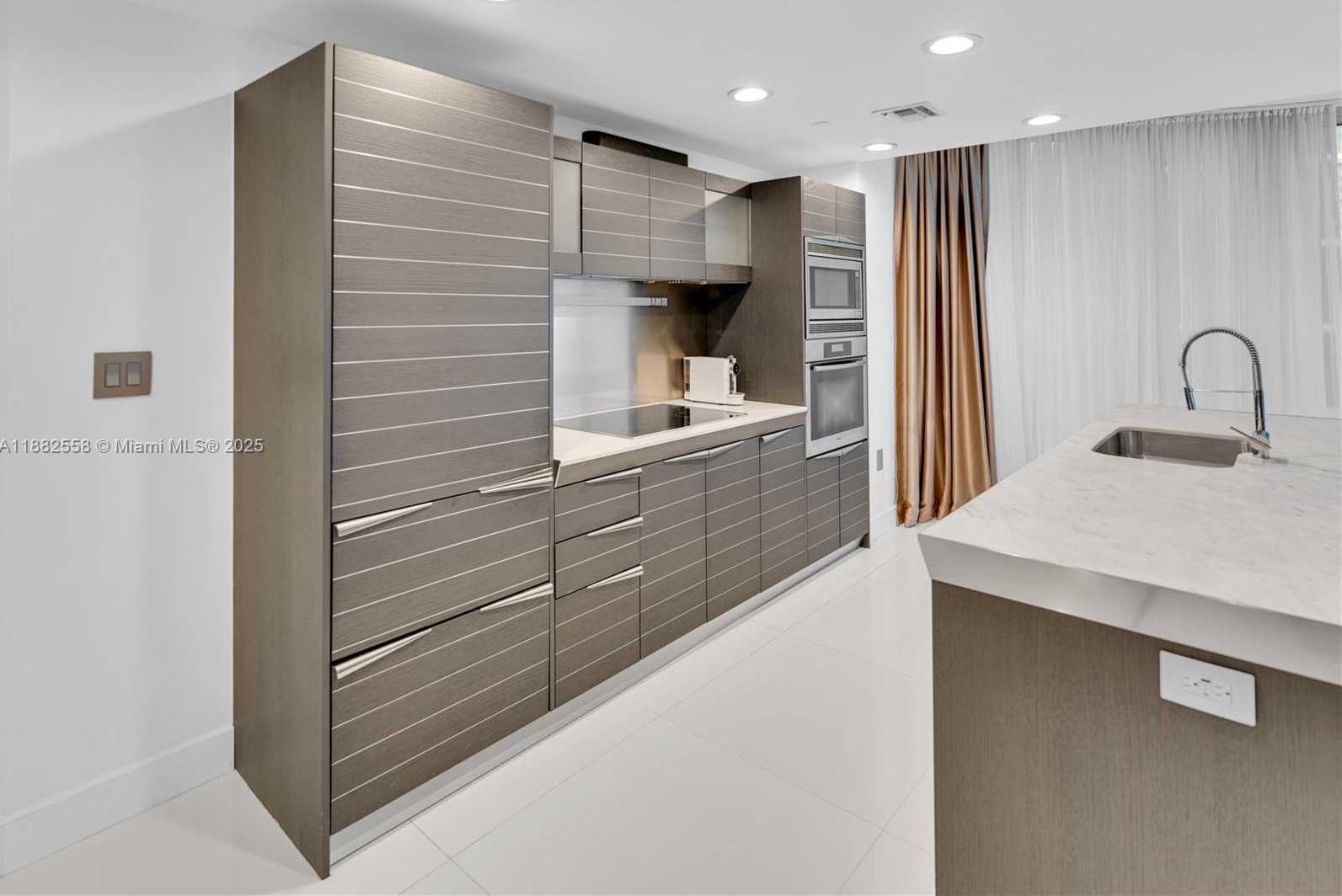 Small Image of 200 BISCAYNE BOULEVARD WAY #4201, Miami Number 5