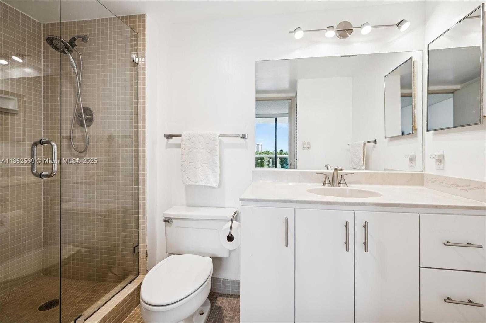 Small Image of 20515 EAST COUNTRY CLUB DR #442, Aventura Number 14
