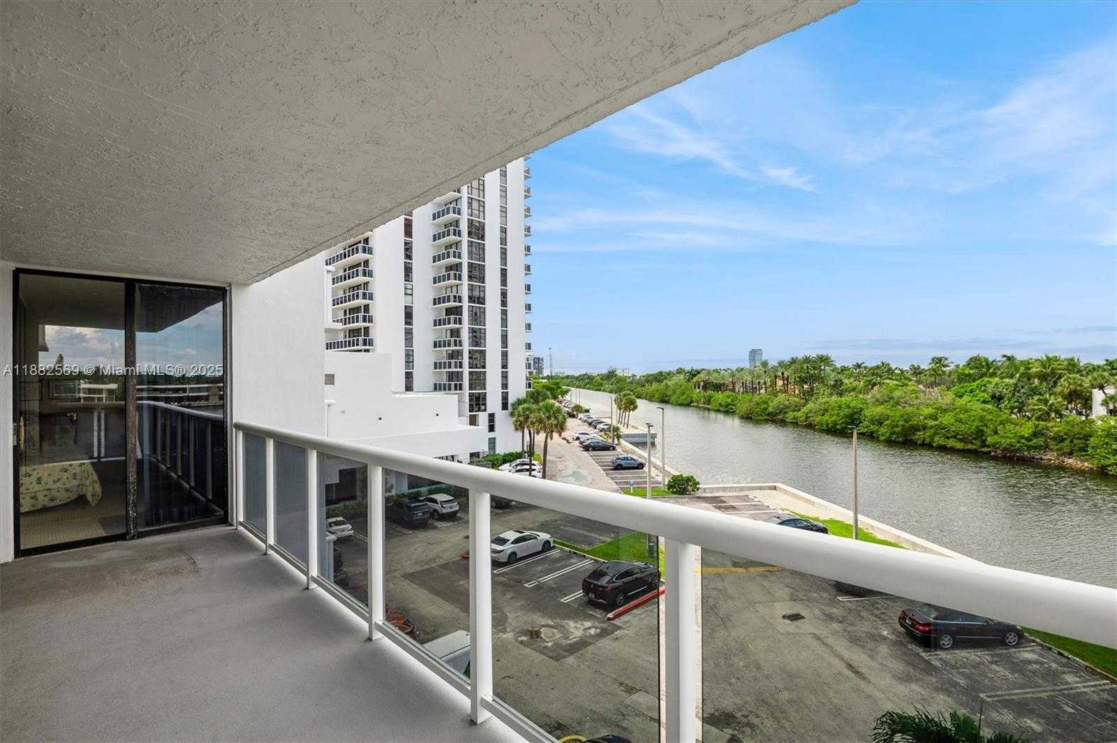 Small Image of 20515 EAST COUNTRY CLUB DR #442, Aventura Number 15