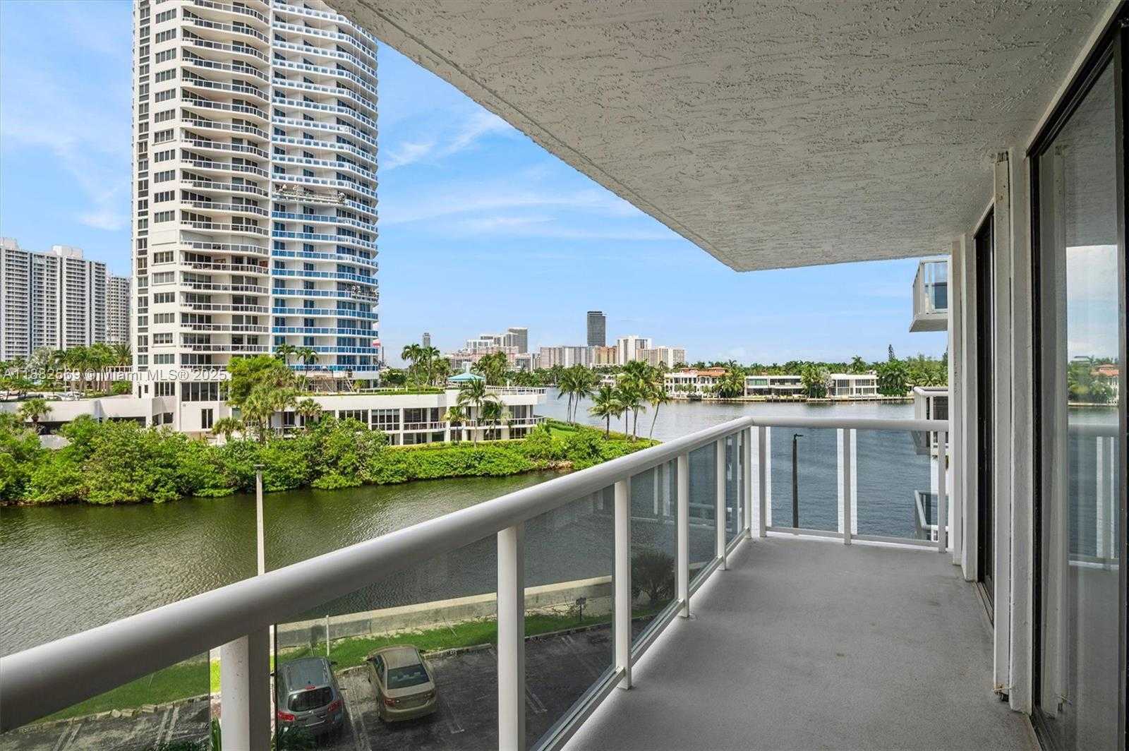 Small Image of 20515 EAST COUNTRY CLUB DR #442, Aventura Number 3
