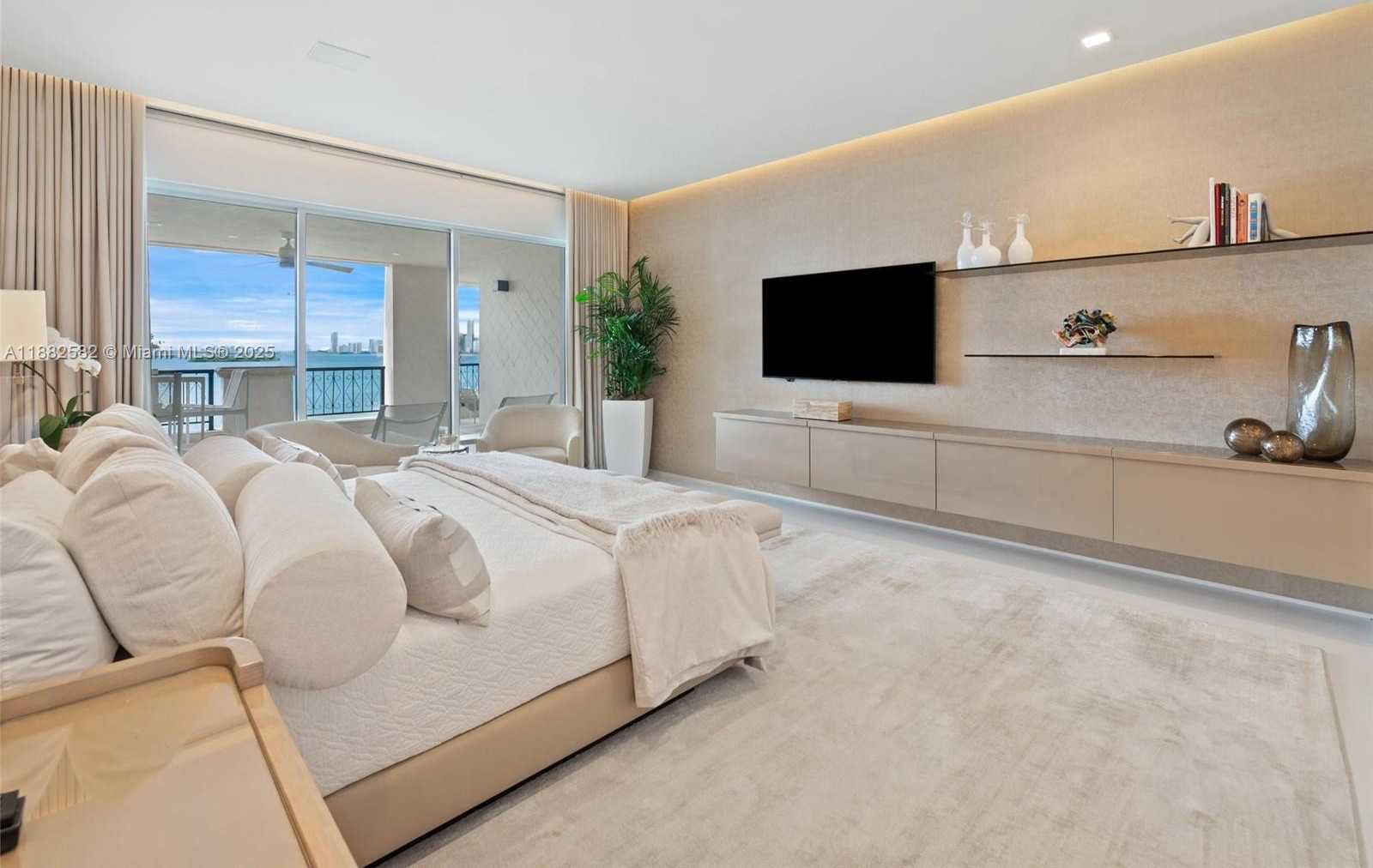 Small Image of 5053 FISHER ISLAND DR #5053, Miami Beach Number 19
