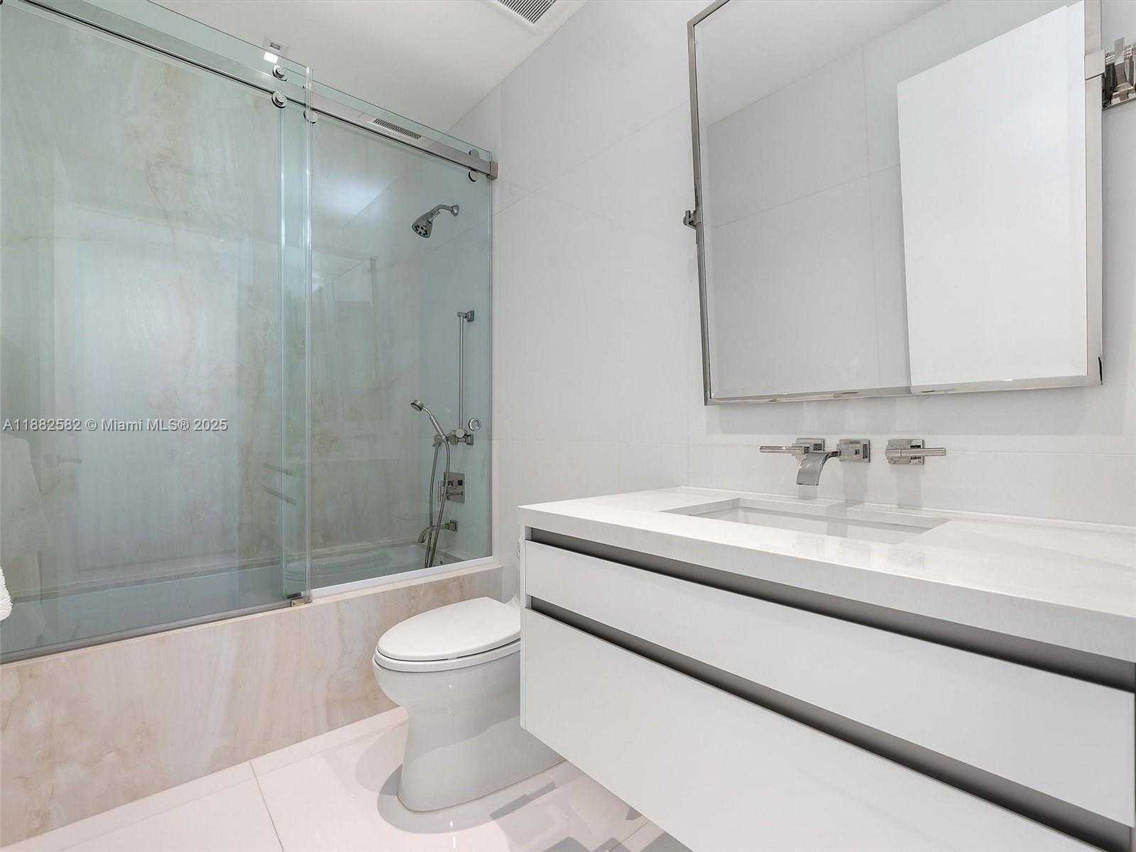 Small Image of 5053 FISHER ISLAND DR #5053, Miami Beach Number 45