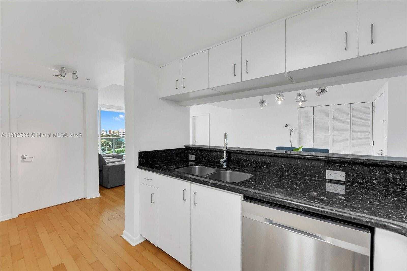 Small Image of 650 WEST AVE #704, Miami Beach Number 6