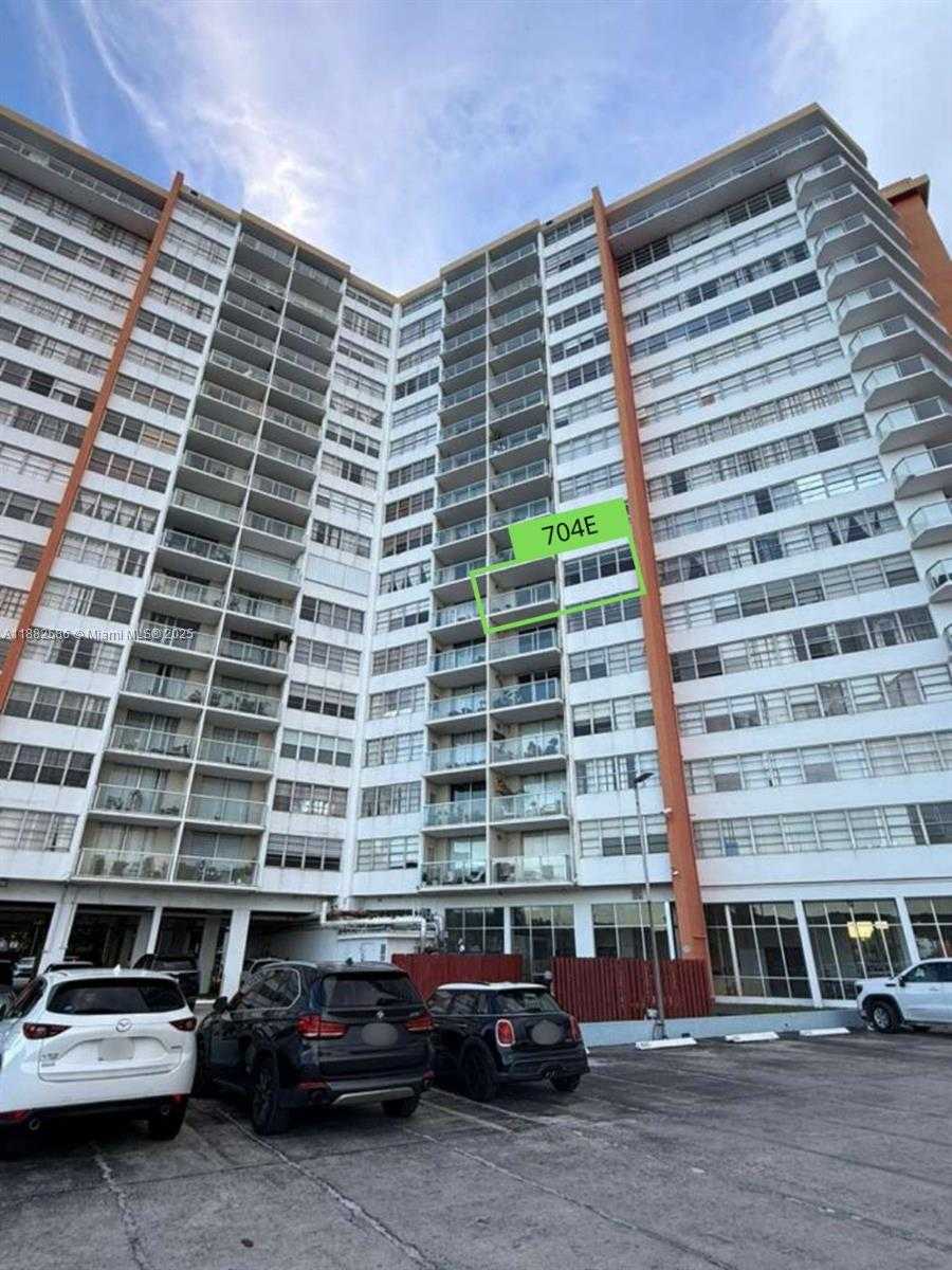 Small Image of 1351 NORTH EAST MIAMI GARDENS DR #704E, Miami Number 2