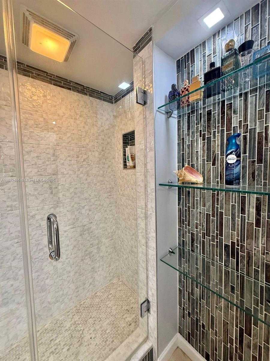 Small Image of 1351 NORTH EAST MIAMI GARDENS DR #704E, Miami Number 22