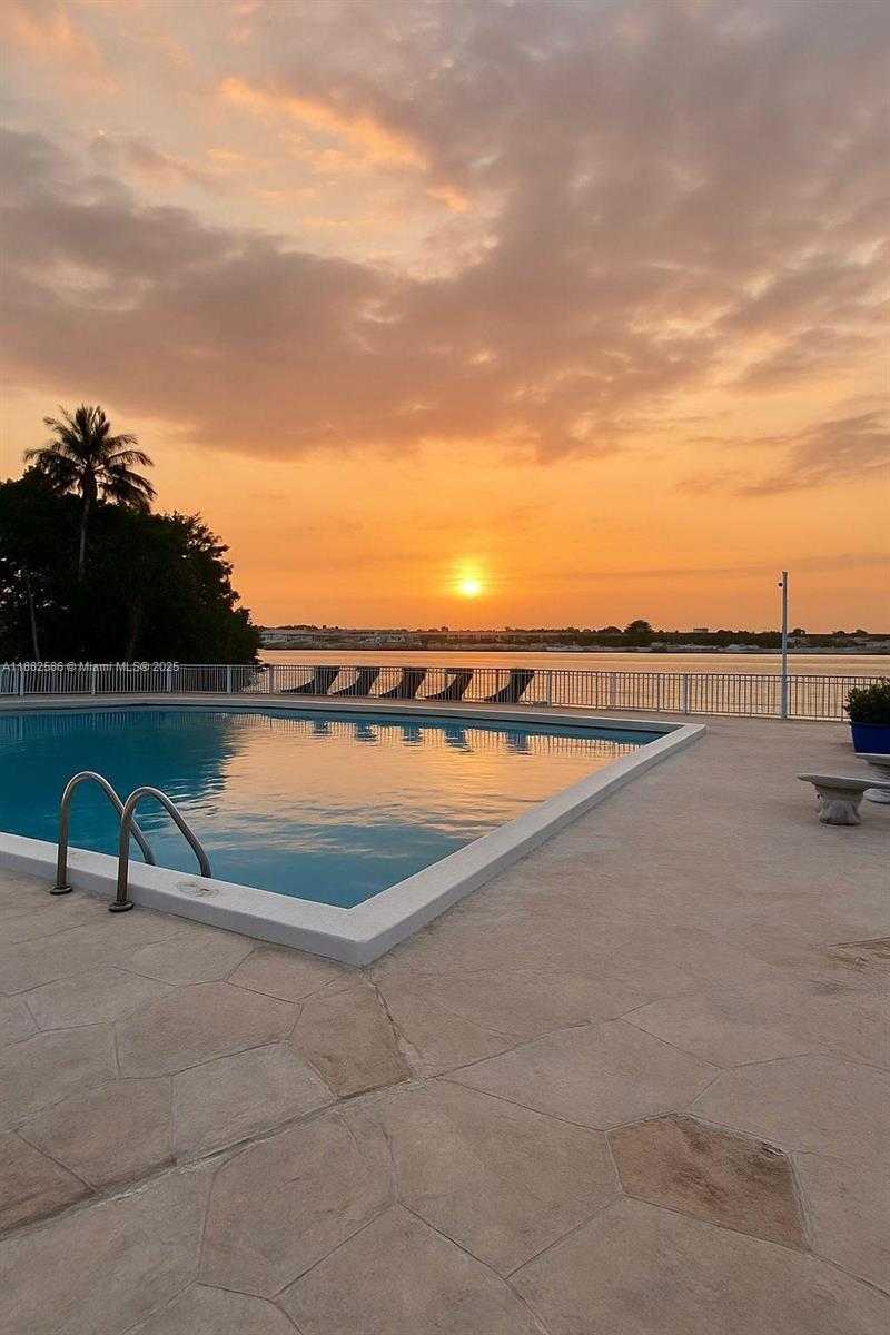 Small Image of 1351 NORTH EAST MIAMI GARDENS DR #704E, Miami Number 25