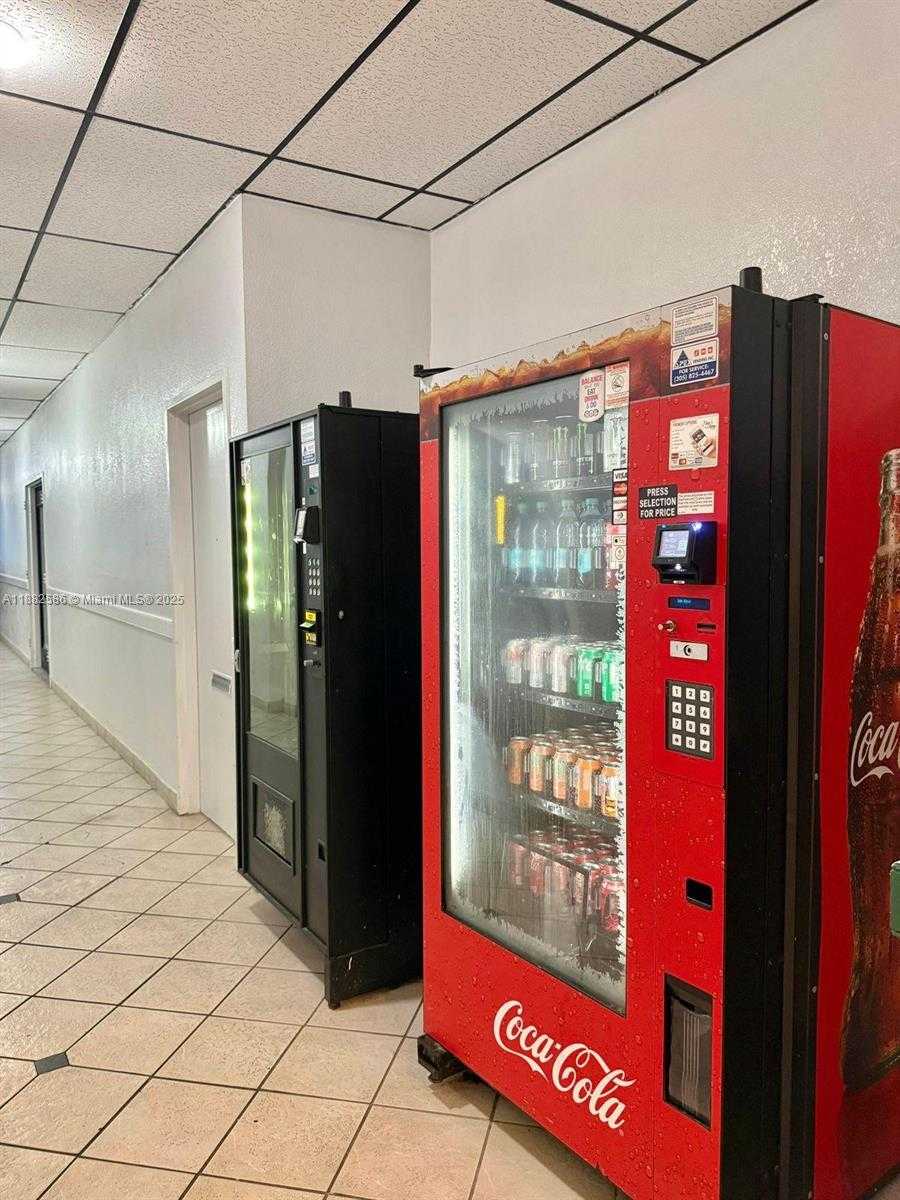 Small Image of 1351 NORTH EAST MIAMI GARDENS DR #704E, Miami Number 5
