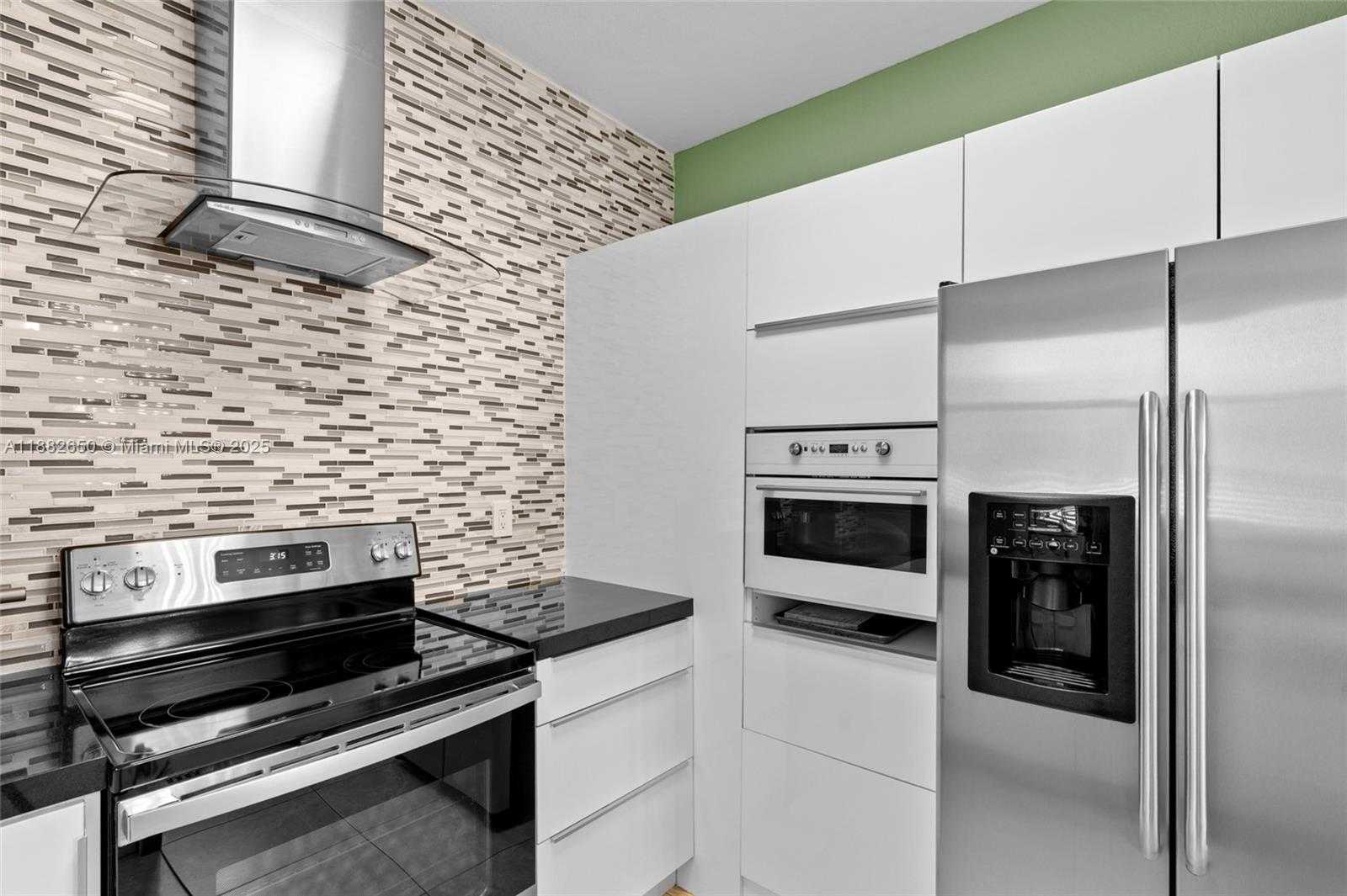 Small Image of 12935 SOUTH WEST 135TH TER, Miami Number 13