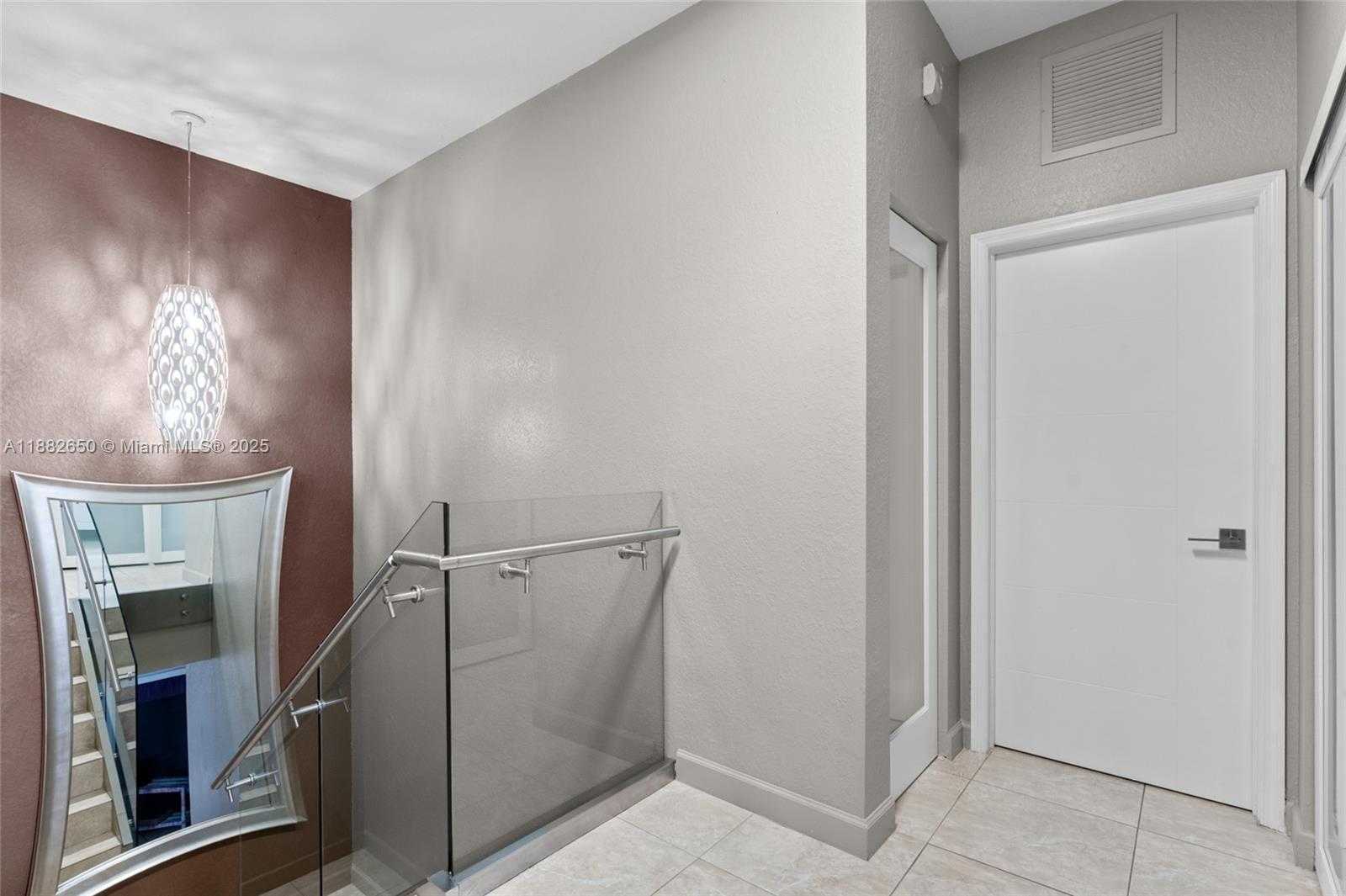 Small Image of 12935 SOUTH WEST 135TH TER, Miami Number 15