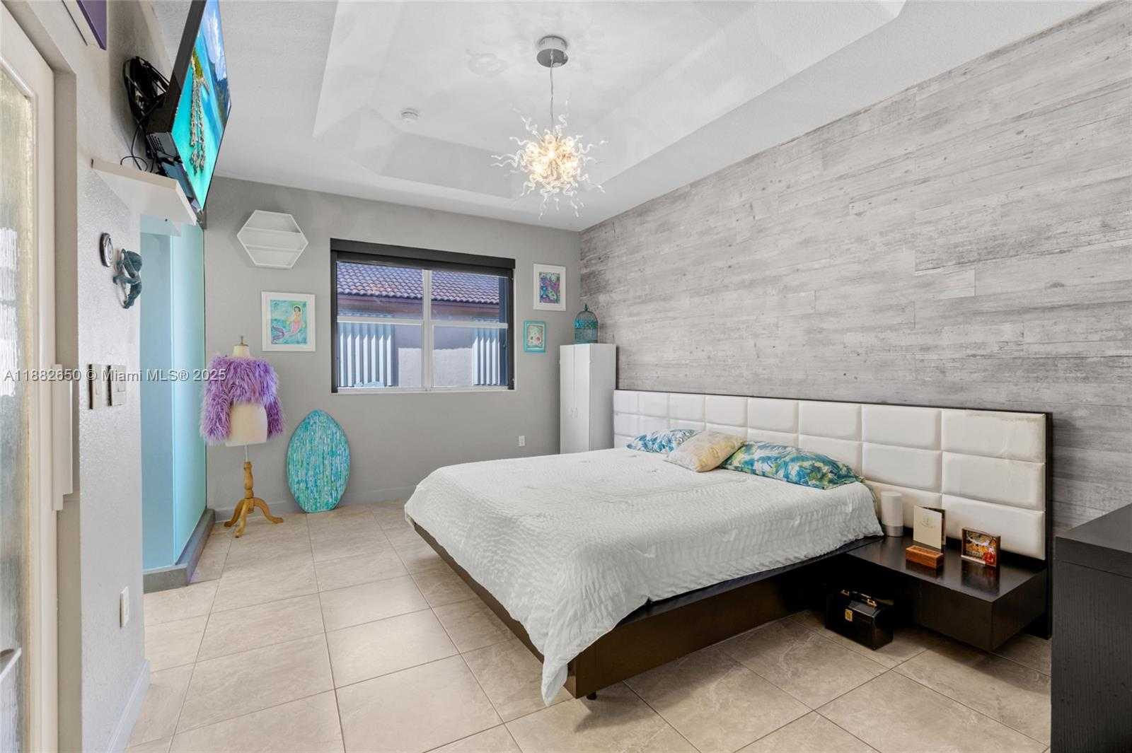 Small Image of 12935 SOUTH WEST 135TH TER, Miami Number 16