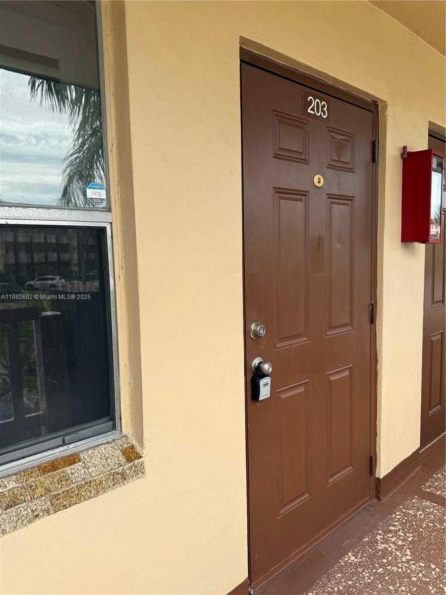 Small Image of 8851 SUNRISE LAKES BLVD #203, Sunrise Number 25