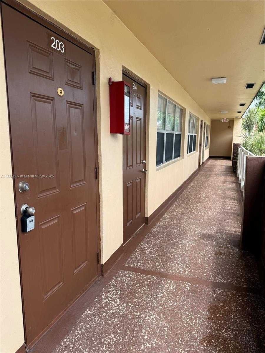 Small Image of 8851 SUNRISE LAKES BLVD #203, Sunrise Number 26