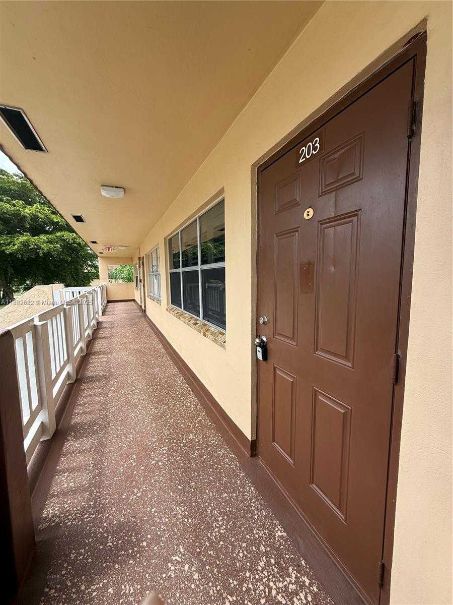 Small Image of 8851 SUNRISE LAKES BLVD #203, Sunrise Number 27