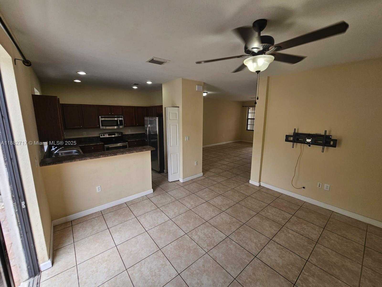 Small Image of 3387 WEST 90TH ST, Hialeah Number 5