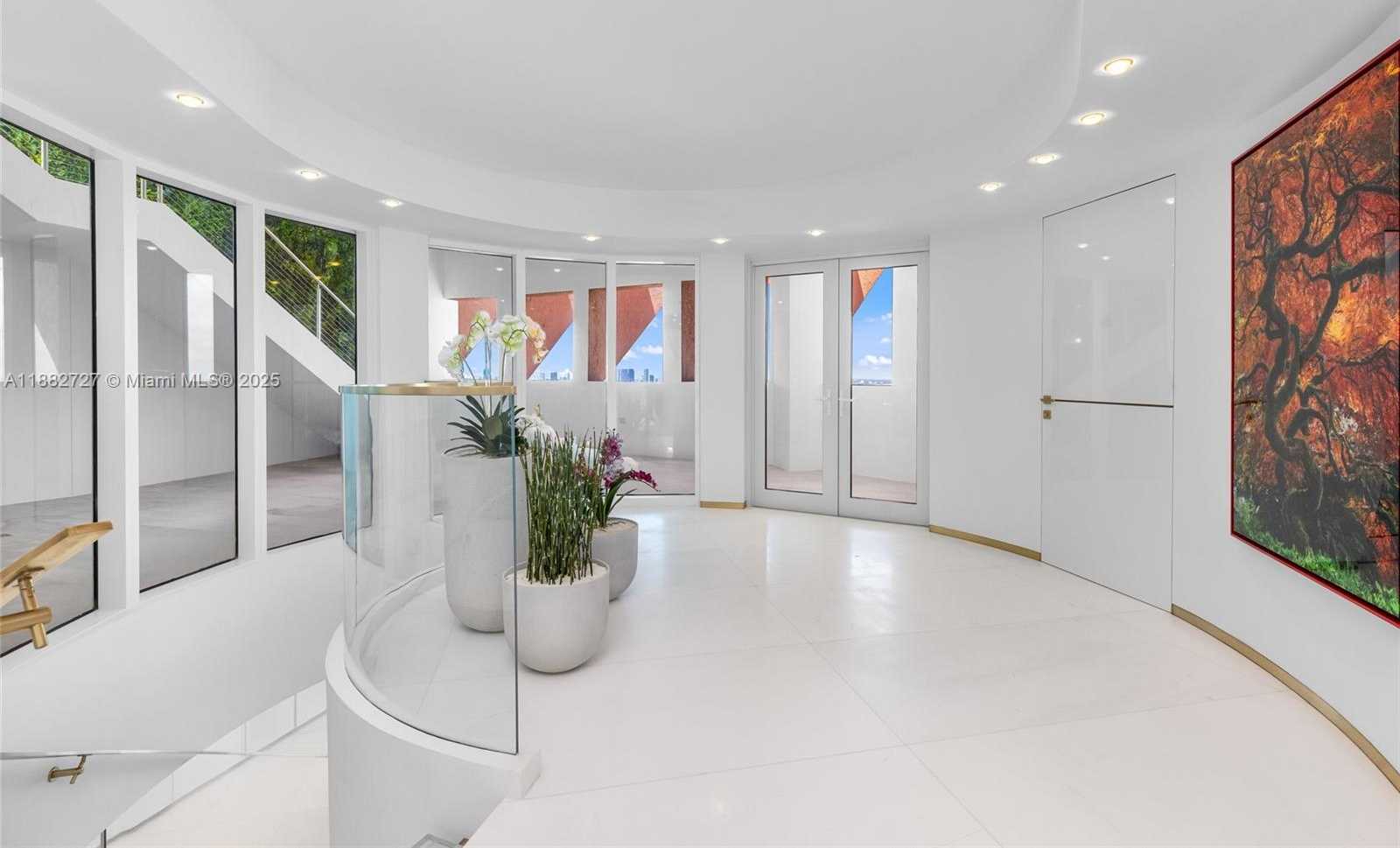 Small Image of 300 SOUTH POINTE DR #PH-5, Miami Beach Number 23