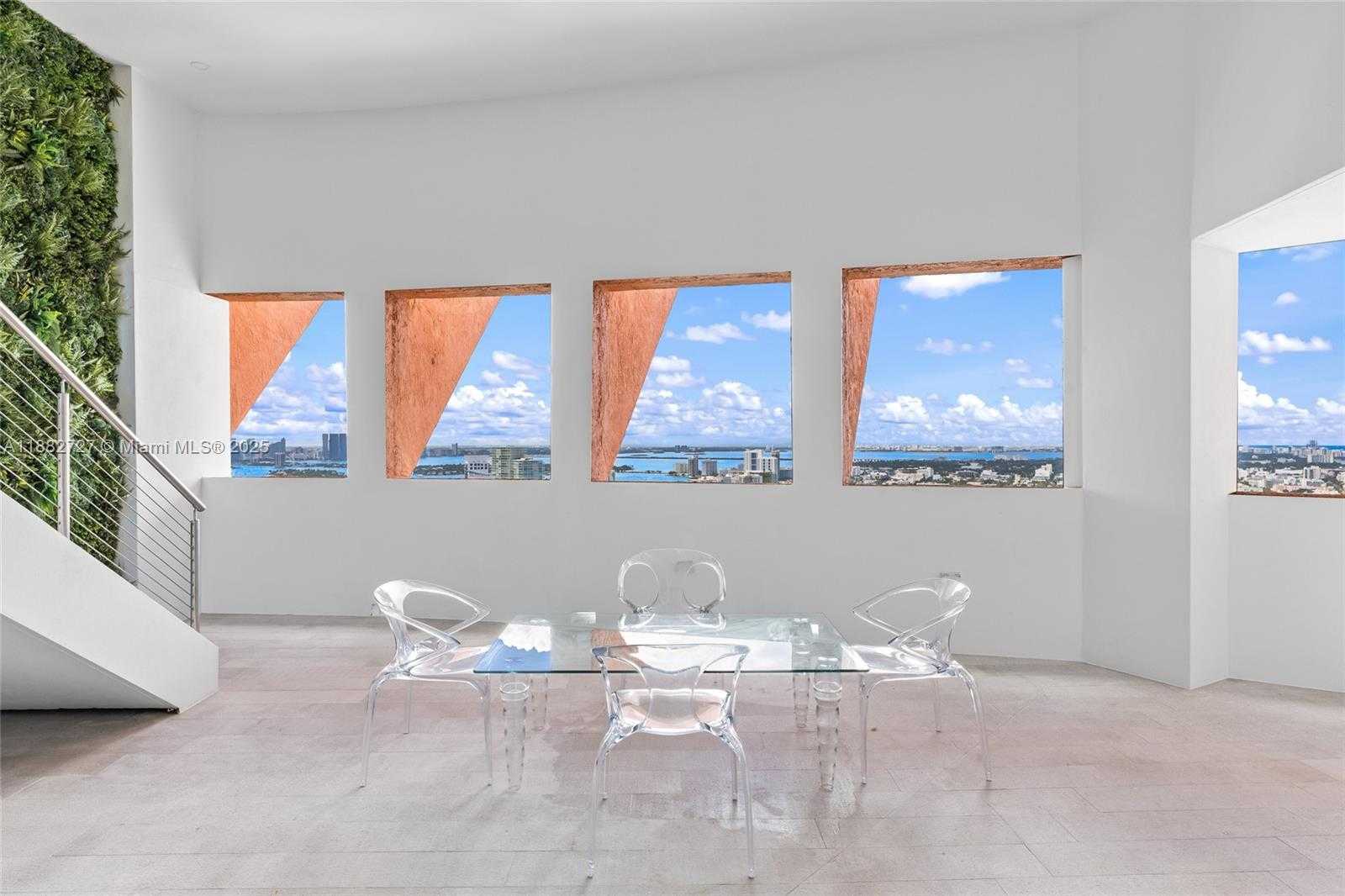 Small Image of 300 SOUTH POINTE DR #PH-5, Miami Beach Number 24