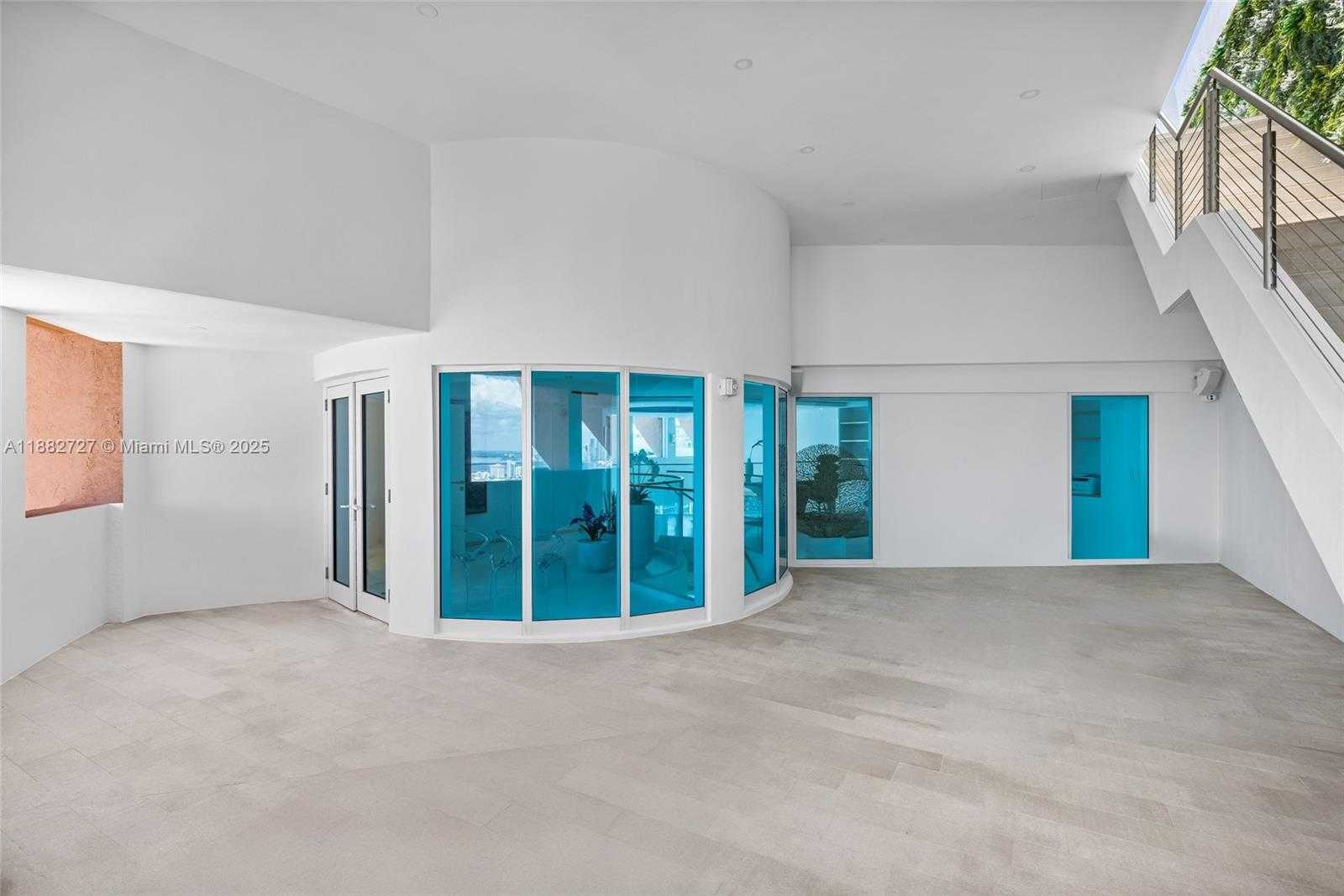 Small Image of 300 SOUTH POINTE DR #PH-5, Miami Beach Number 25