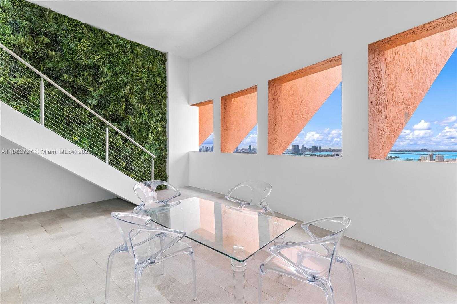 Small Image of 300 SOUTH POINTE DR #PH-5, Miami Beach Number 26