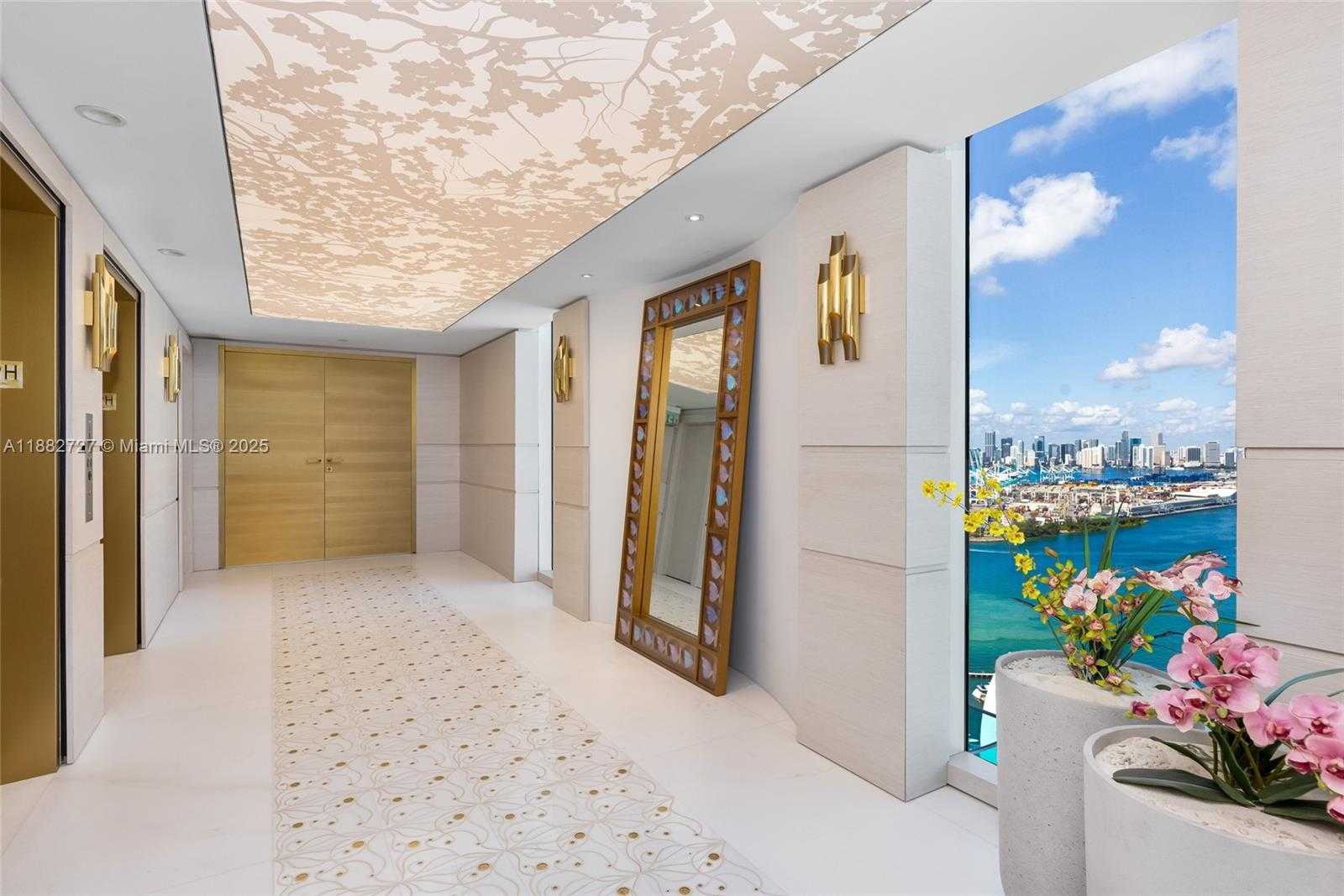 Small Image of 300 SOUTH POINTE DR #PH-5, Miami Beach Number 3