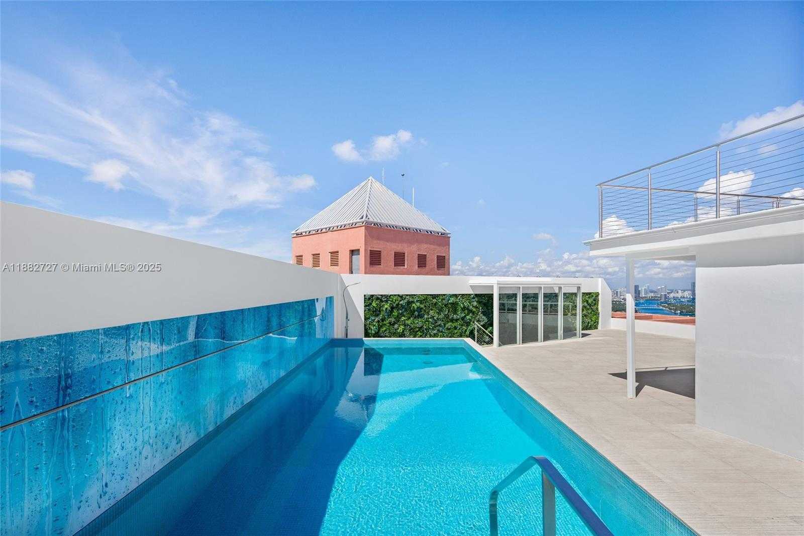 Small Image of 300 SOUTH POINTE DR #PH-5, Miami Beach Number 31