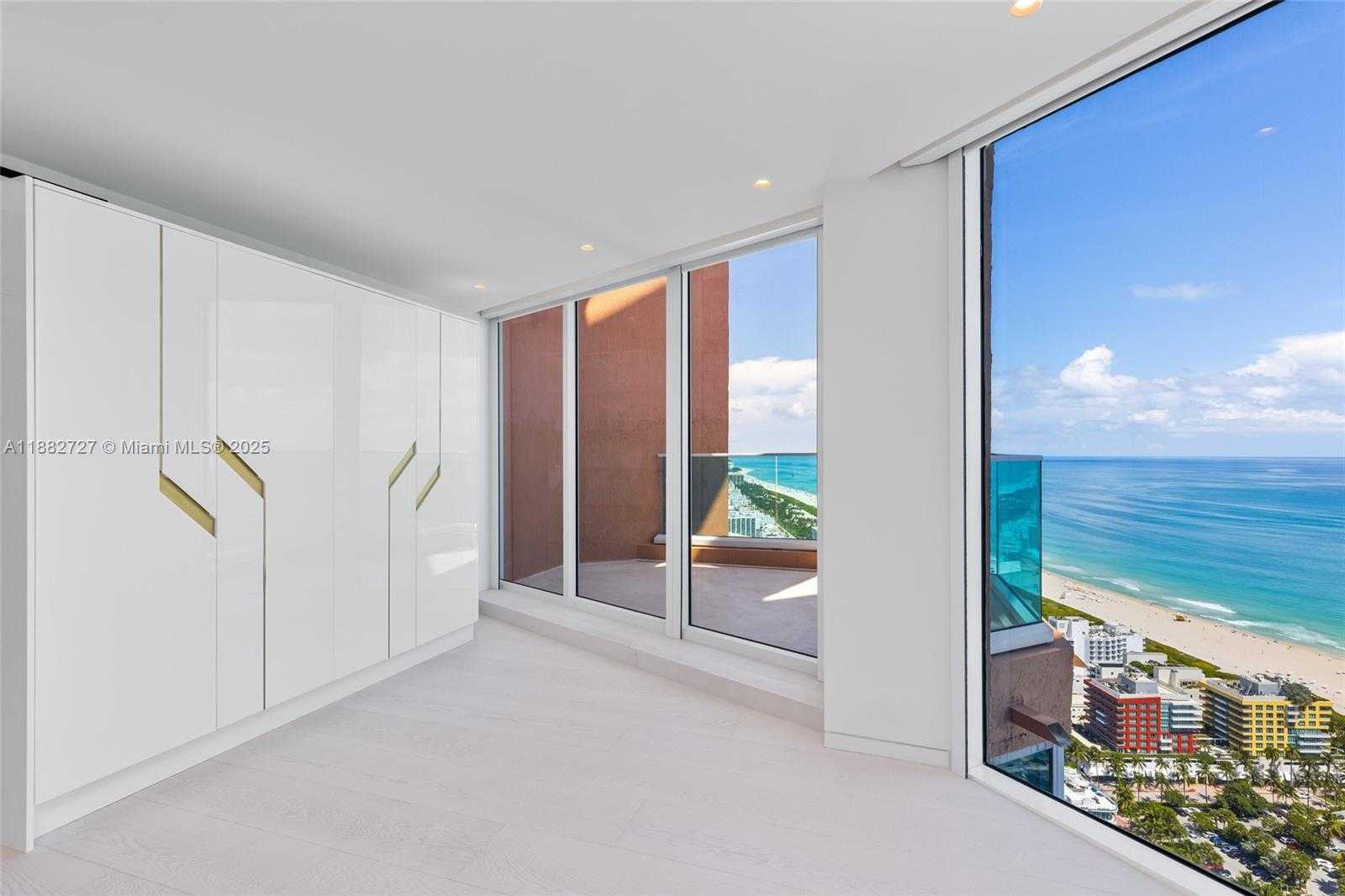 Small Image of 300 SOUTH POINTE DR #PH-5, Miami Beach Number 36