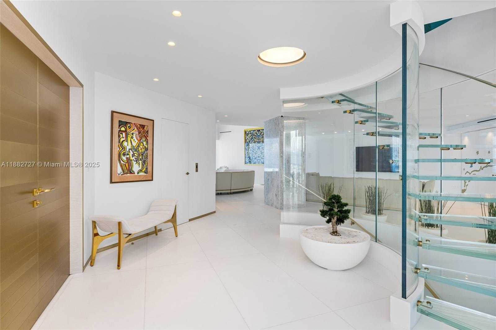 Small Image of 300 SOUTH POINTE DR #PH-5, Miami Beach Number 4