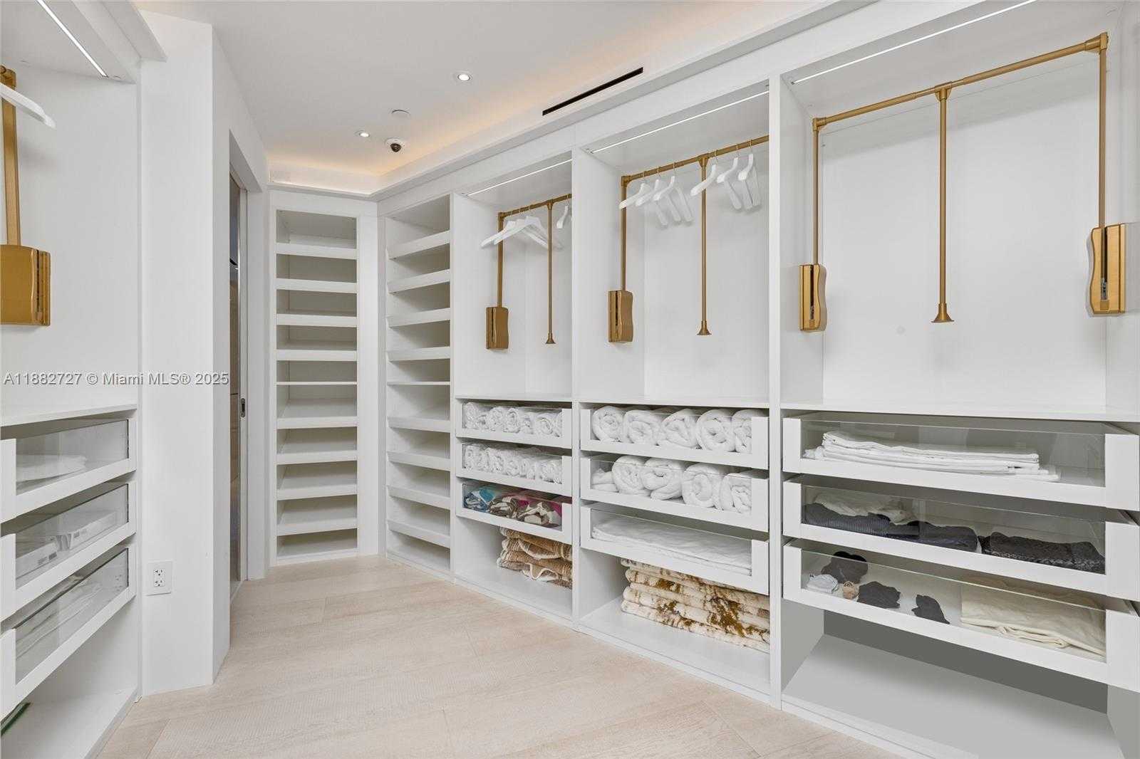 Small Image of 300 SOUTH POINTE DR #PH-5, Miami Beach Number 41