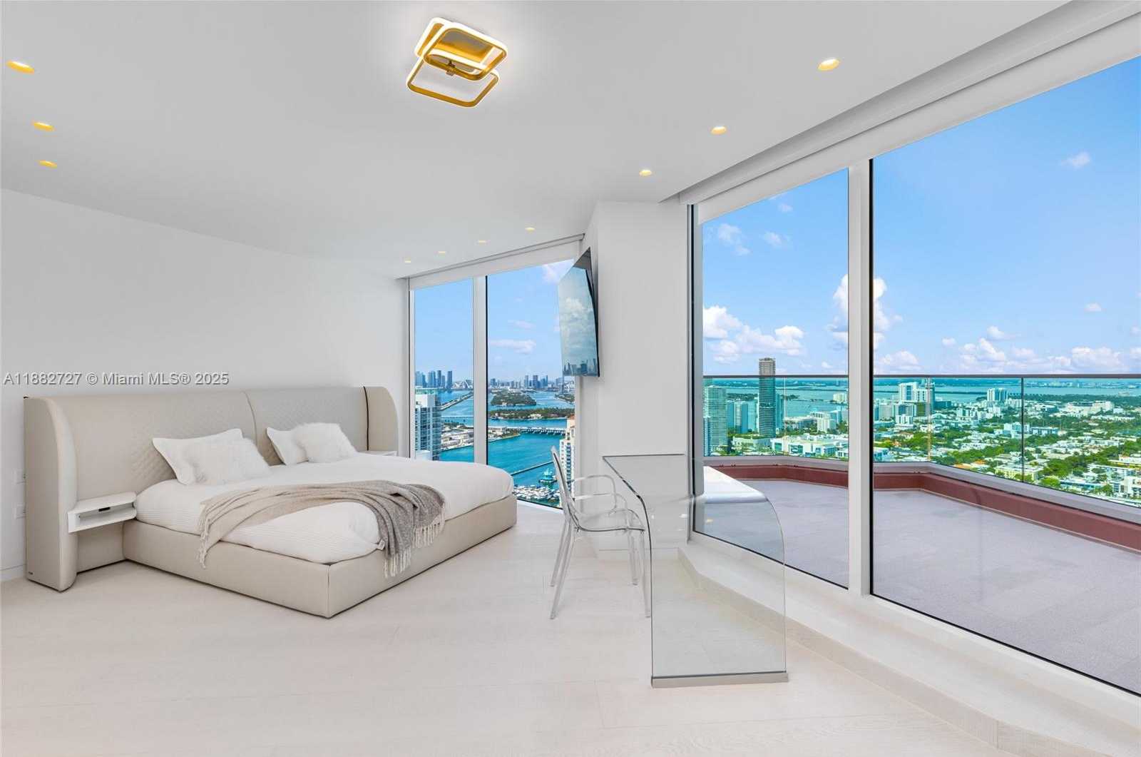 Small Image of 300 SOUTH POINTE DR #PH-5, Miami Beach Number 43