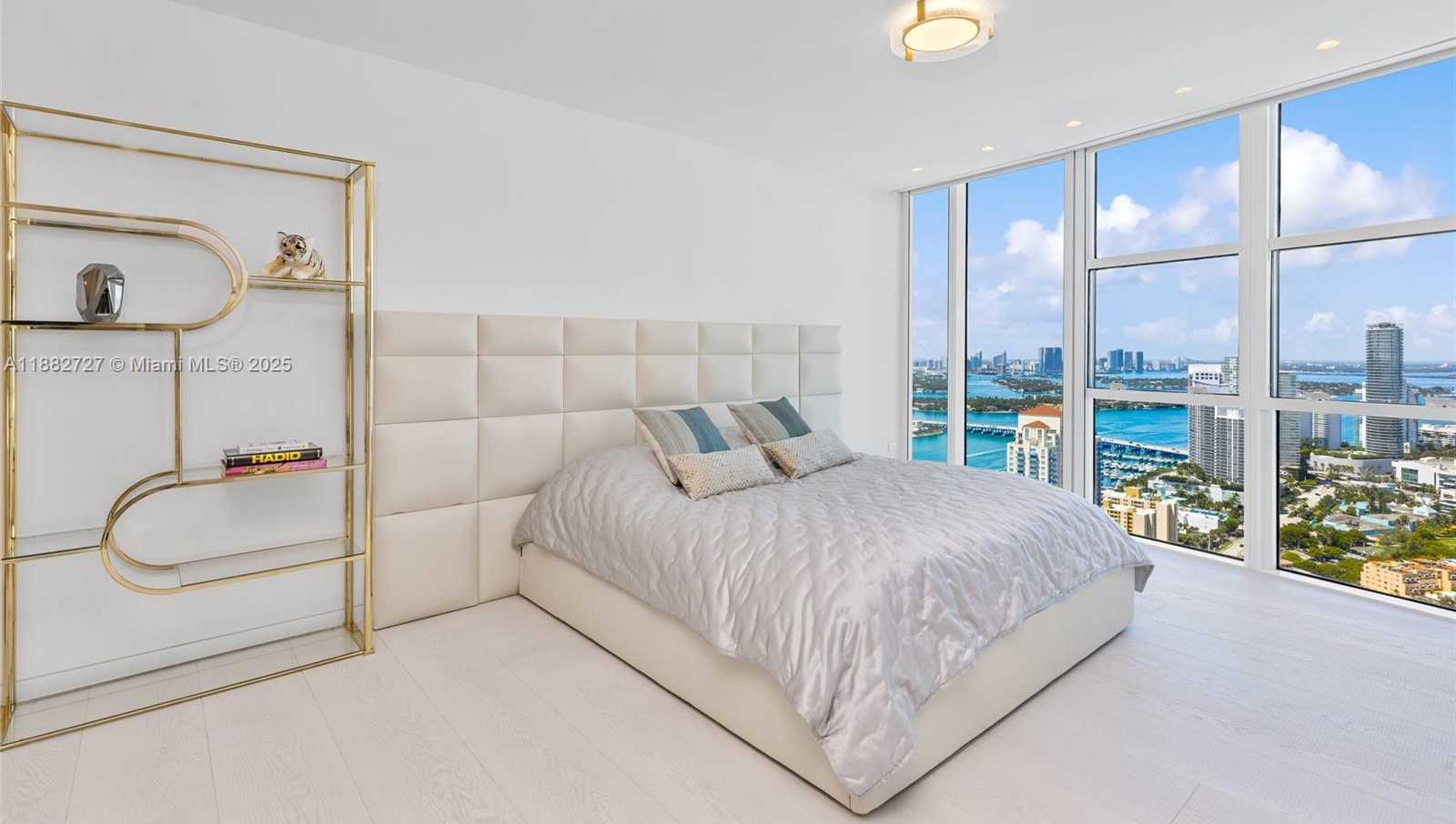 Small Image of 300 SOUTH POINTE DR #PH-5, Miami Beach Number 45
