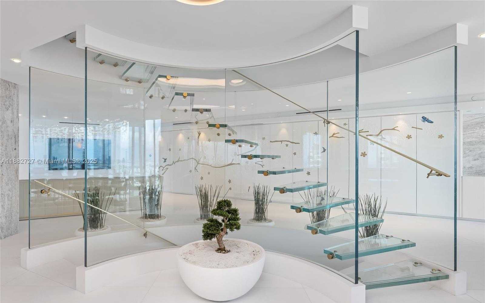 Small Image of 300 SOUTH POINTE DR #PH-5, Miami Beach Number 6