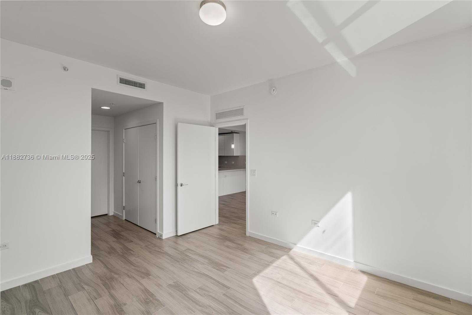 Small Image of 999 SOUTH WEST 1ST AVE #2208, Miami Number 33