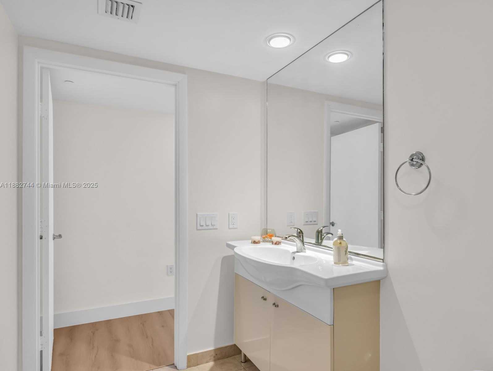 Small Image of 1830 SOUTH OCEAN DR #4312, Hallandale Beach Number 17