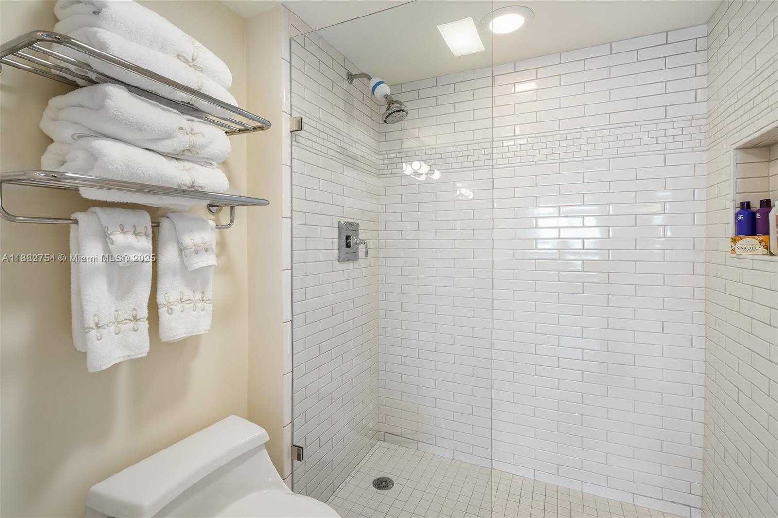Small Image of 200 BEACH RD #202, Tequesta Number 22