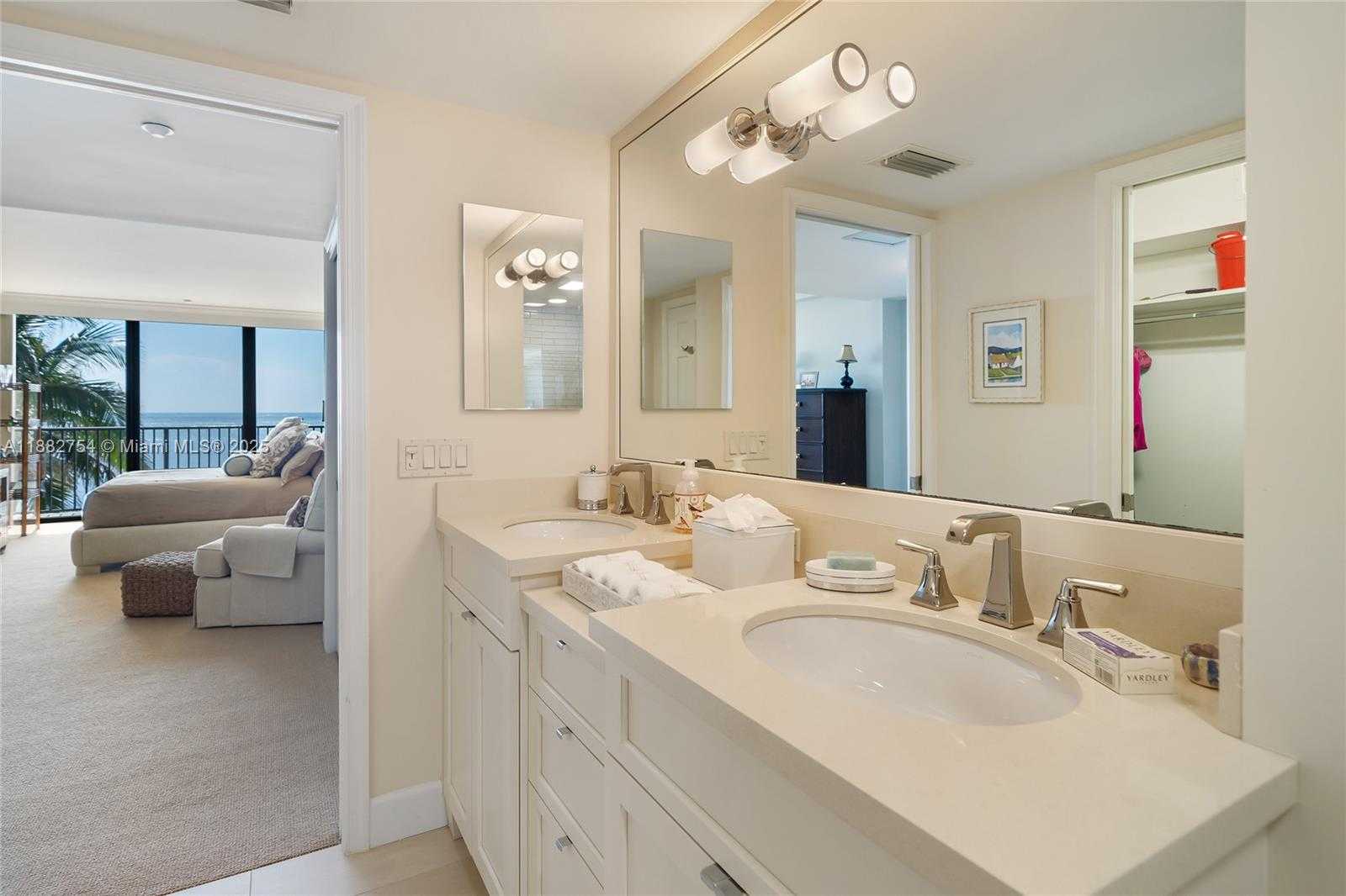 Small Image of 200 BEACH RD #202, Tequesta Number 23