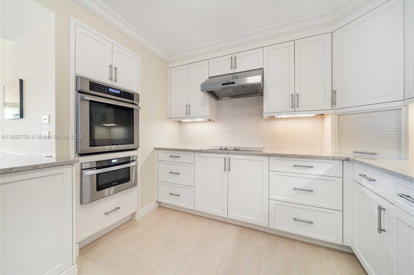Small Image of 200 BEACH RD #202, Tequesta Number 9