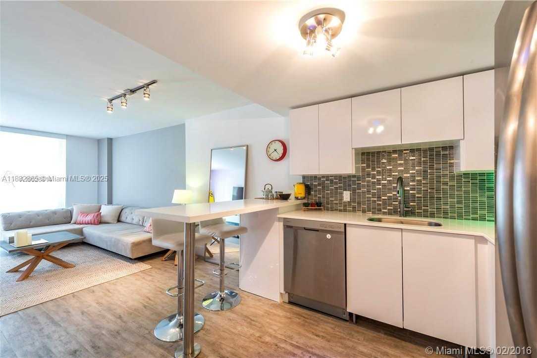 Small Image of 345 OCEAN DR #408, Miami Beach Number 12