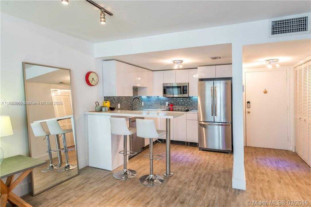 Small Image of 345 OCEAN DR #408, Miami Beach Number 13