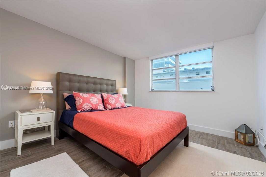 Small Image of 345 OCEAN DR #408, Miami Beach Number 14