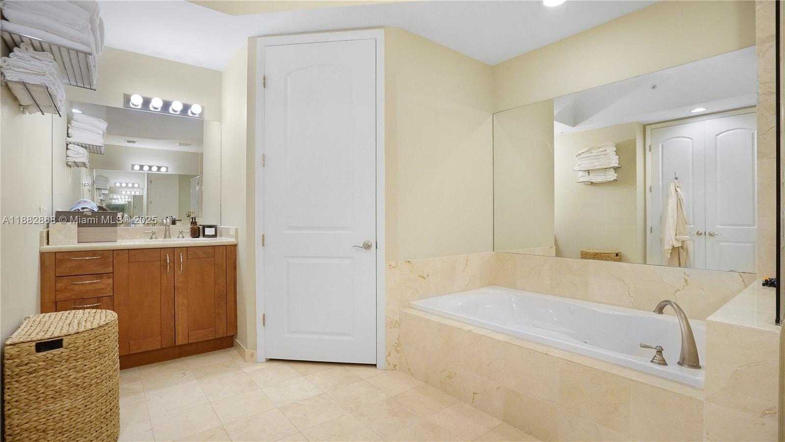 Small Image of 642 VALENCIA AVE #207, Coral Gables Number 24