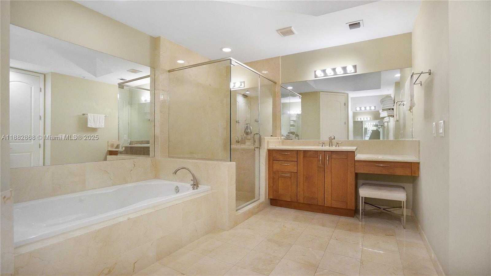 Small Image of 642 VALENCIA AVE #207, Coral Gables Number 26