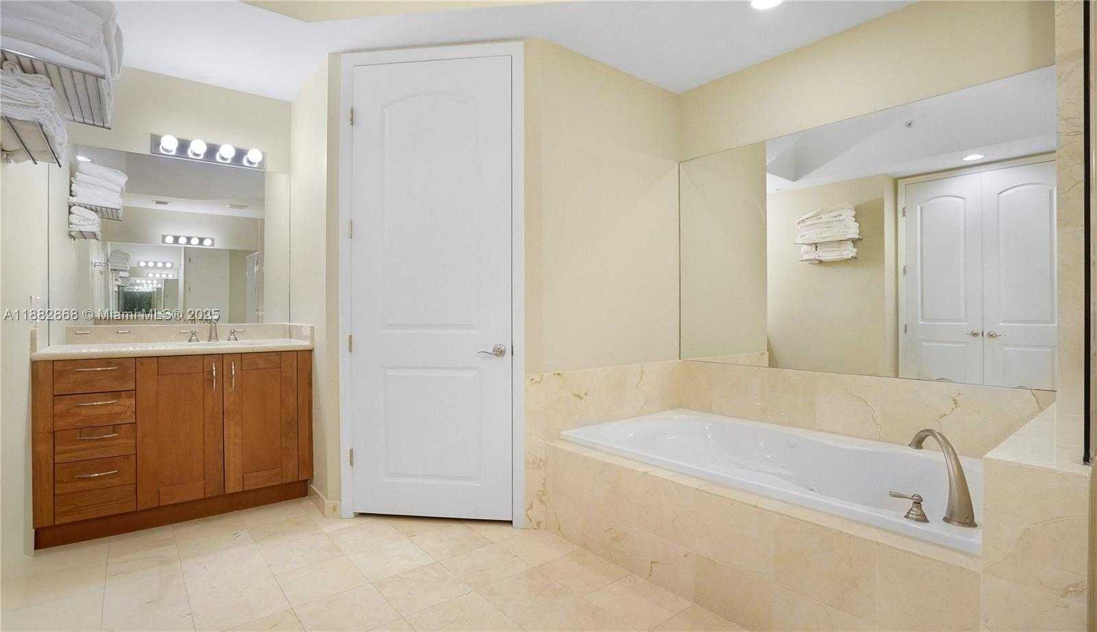 Small Image of 642 VALENCIA AVE #207, Coral Gables Number 27
