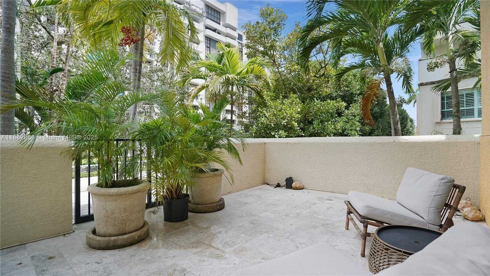 Small Image of 642 VALENCIA AVE #207, Coral Gables Number 28