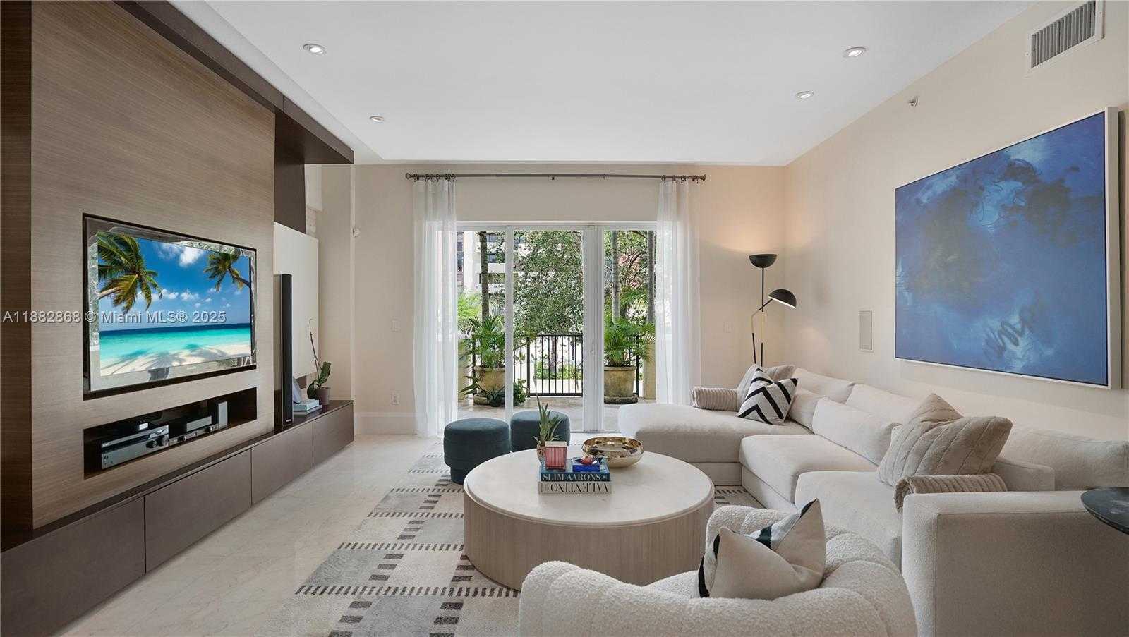 Small Image of 642 VALENCIA AVE #207, Coral Gables Number 3