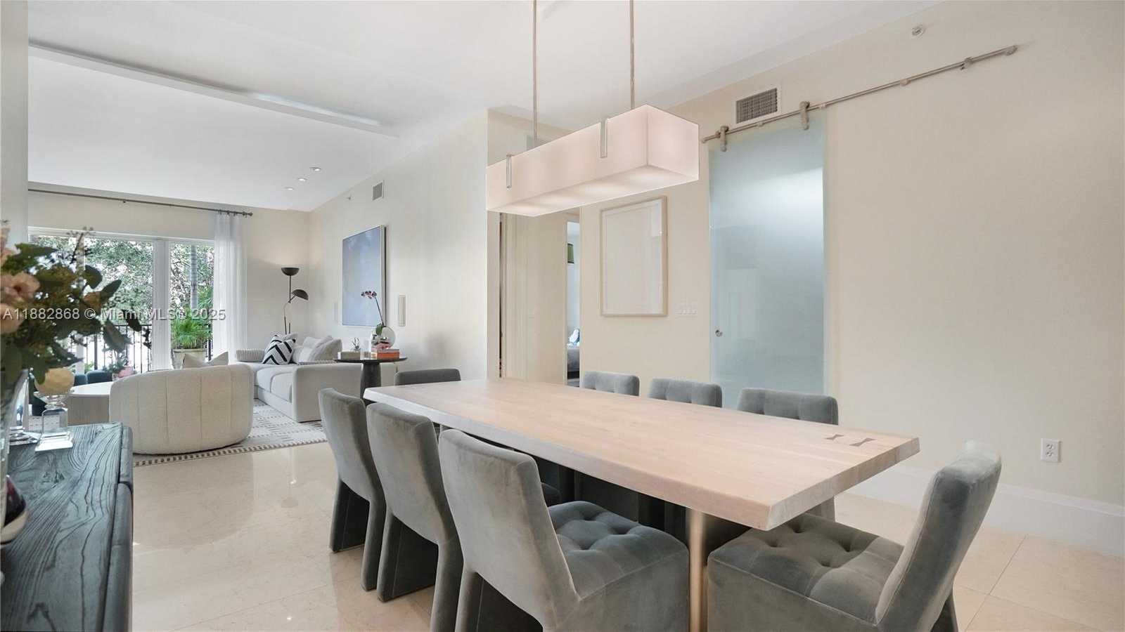 Small Image of 642 VALENCIA AVE #207, Coral Gables Number 6