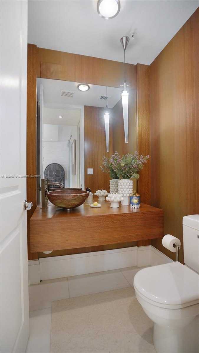 Small Image of 642 VALENCIA AVE #207, Coral Gables Number 9