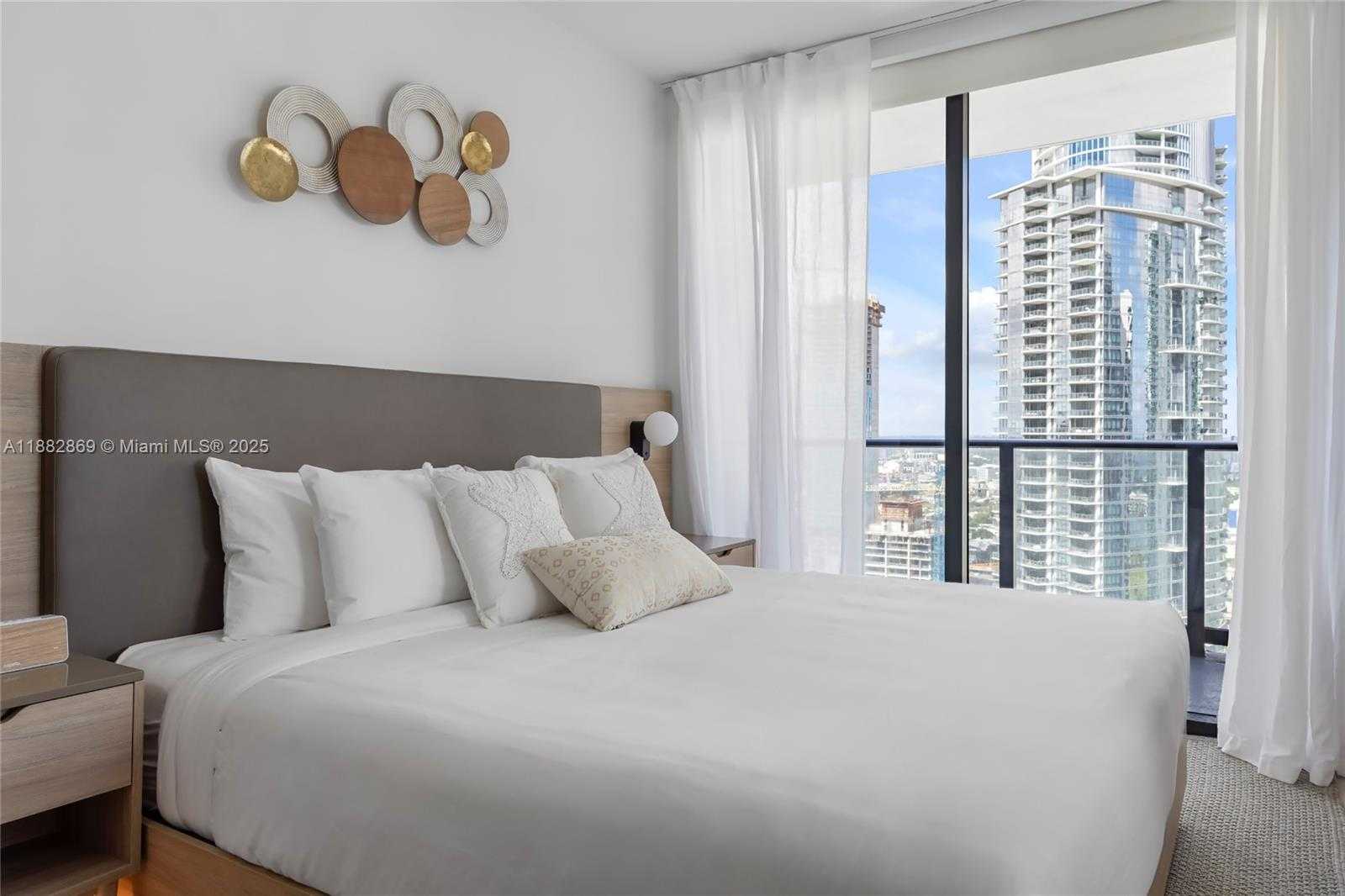 Small Image of 159 NE 6th St, Miami, FL 33132, USA Number 8